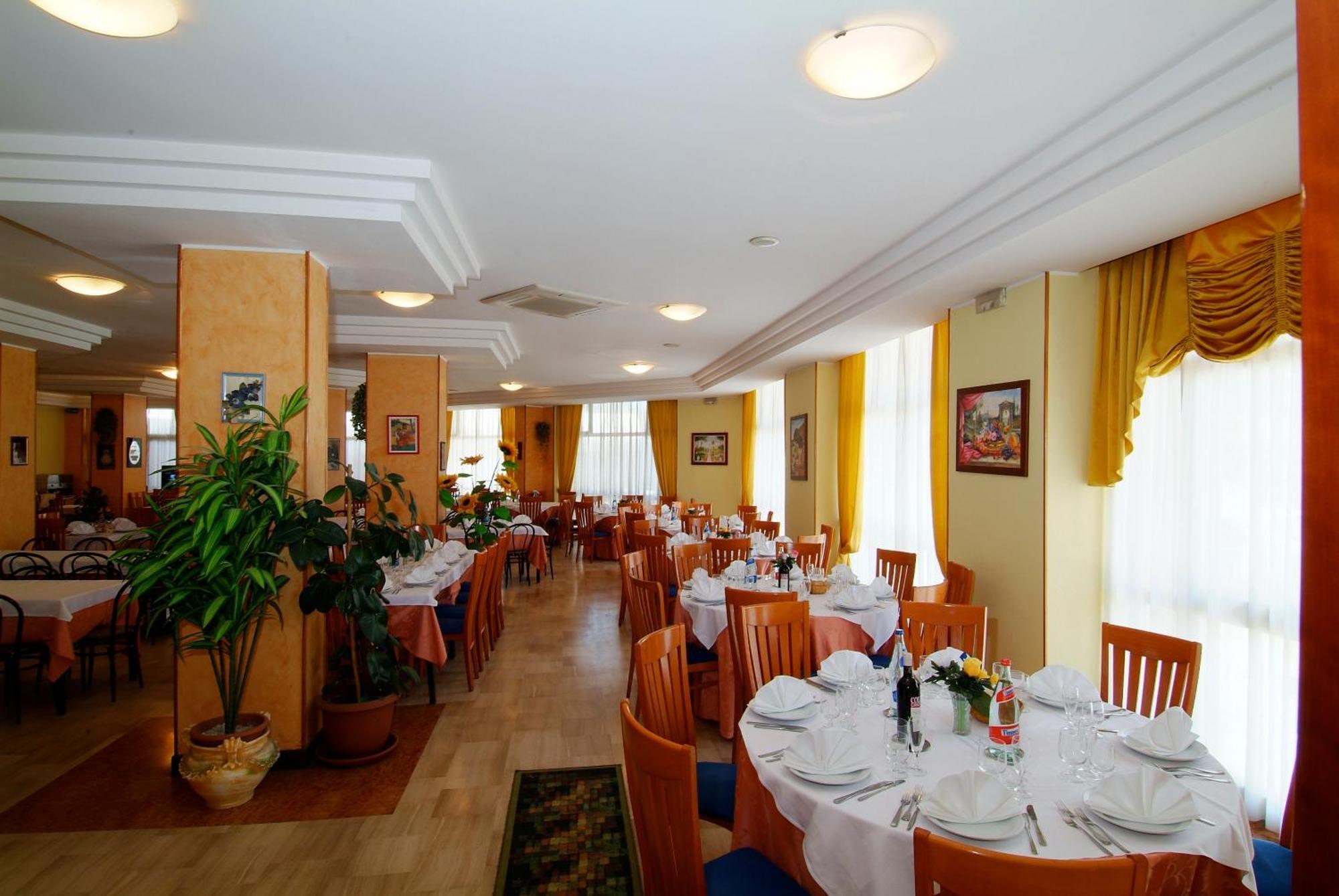 Grand Eurhotel Montesilvano Exterior photo