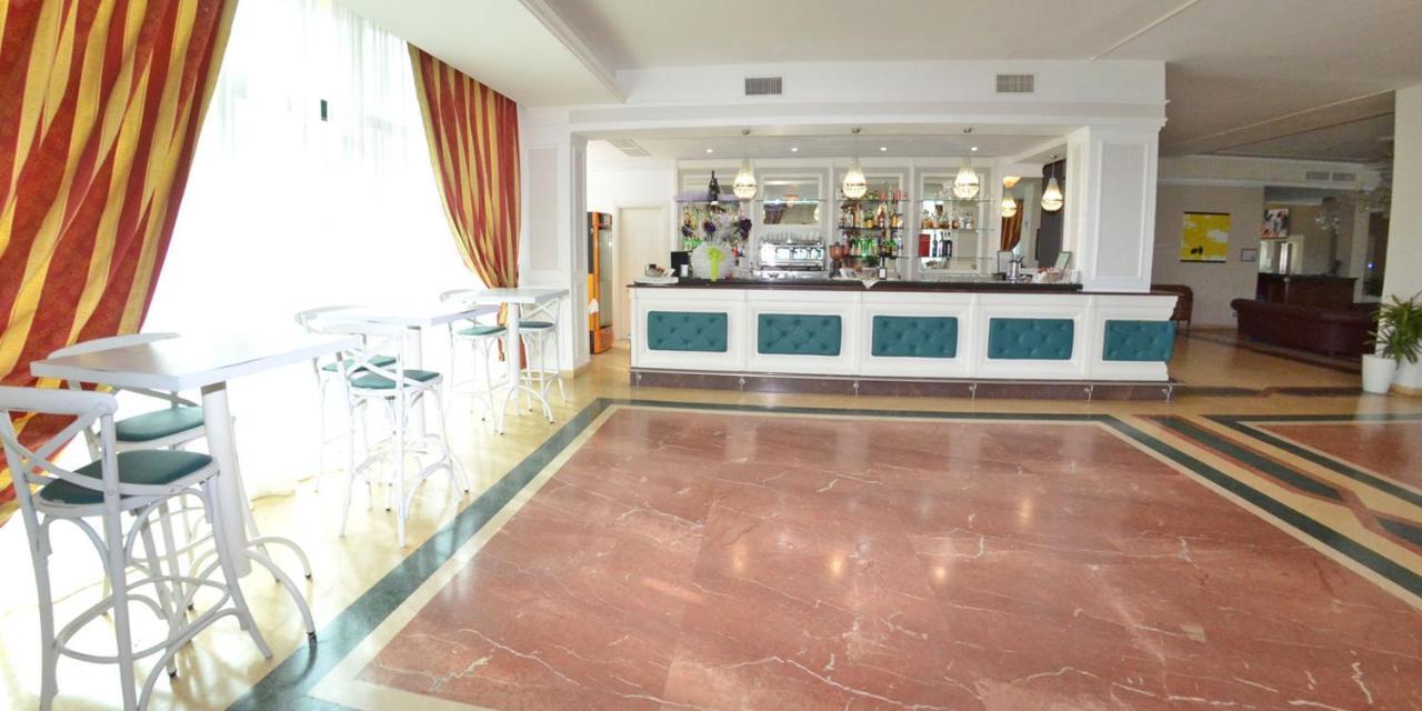 Grand Eurhotel Montesilvano Exterior photo